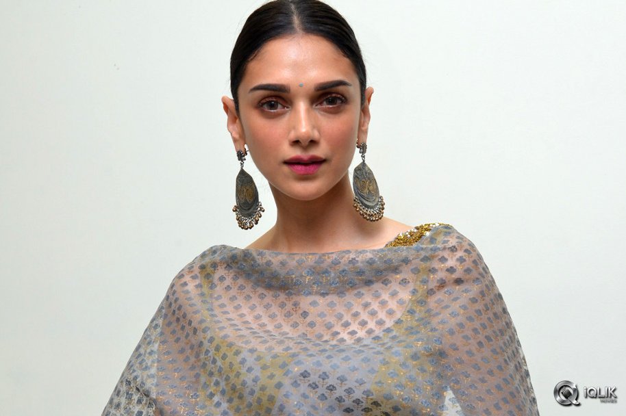 Aditi-Rao-Hydari-at-Cheliyaa-Movie-Promotions